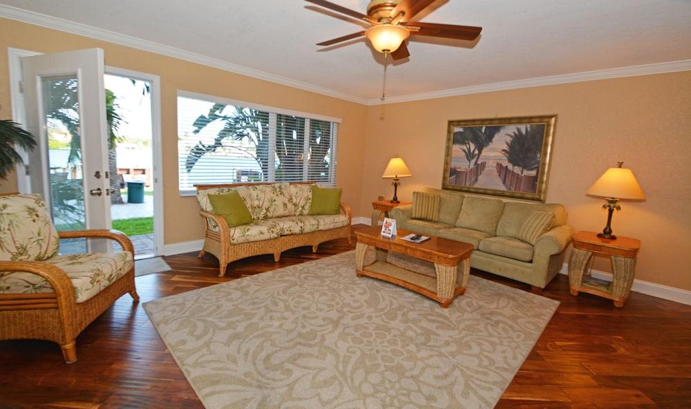 Westwinds Waterfront Resort St. Pete Beach Εξωτερικό φωτογραφία